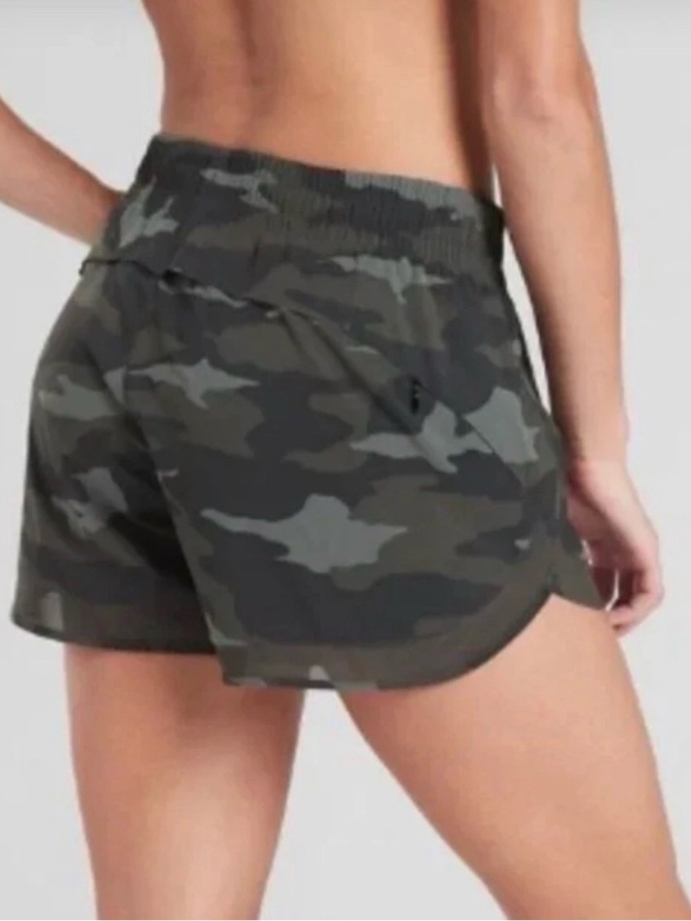 Athleta printed racer run shorts 4” women’s medium - Picture 2 of 8